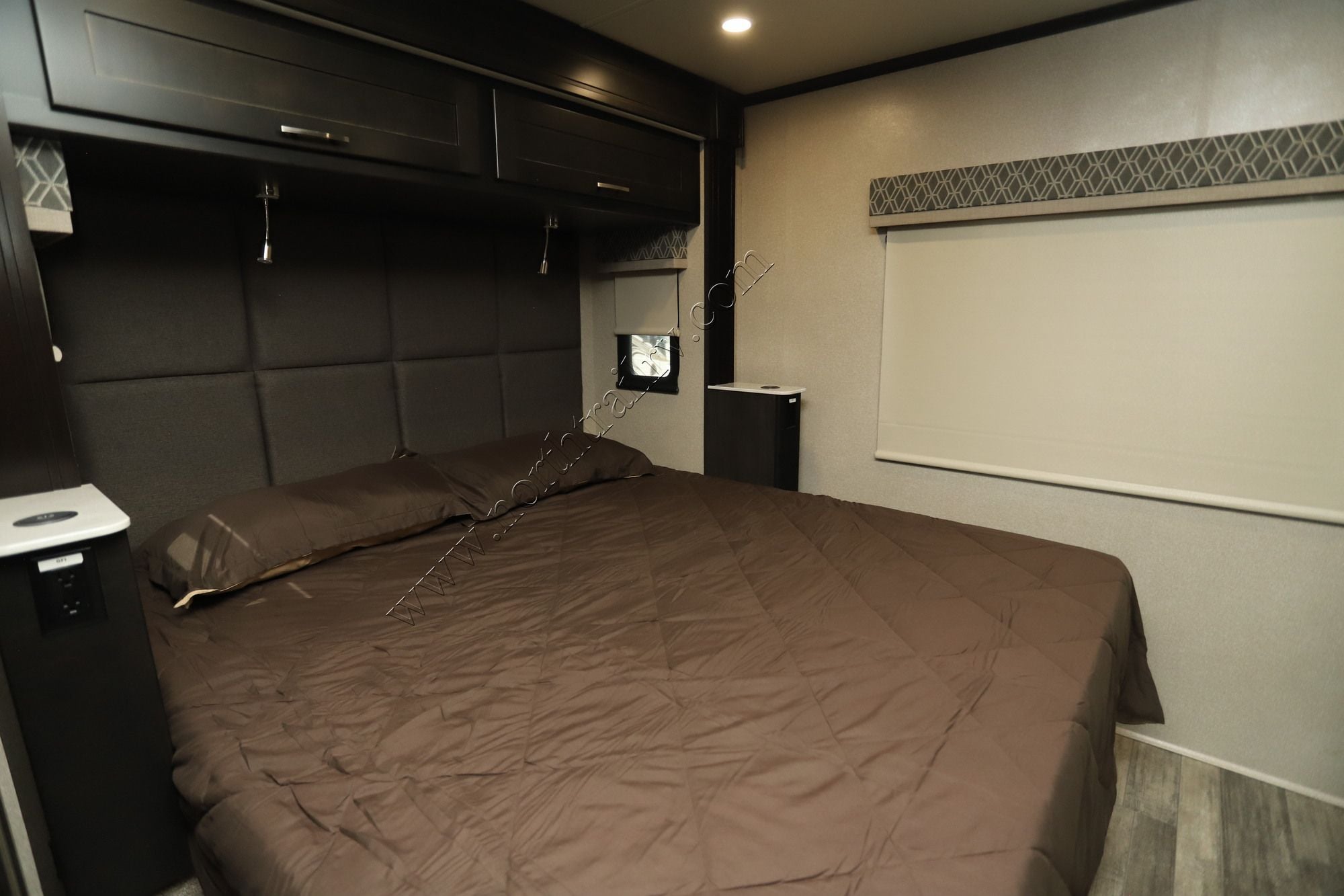 Used 2022 Dynamax Force 37TSHD Super C  For Sale