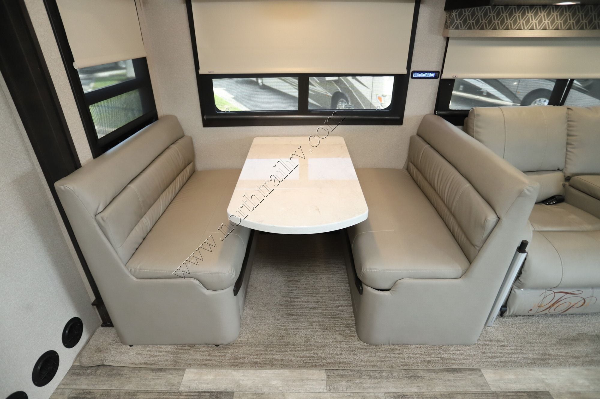 Used 2022 Dynamax Force 37TSHD Super C  For Sale
