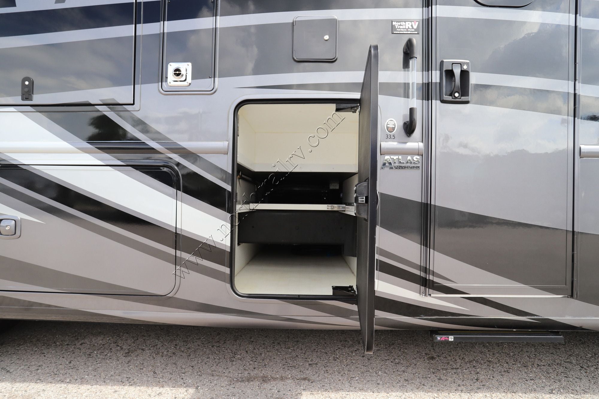 Used 2022 Thor Palazzo 33.5 Class A  For Sale