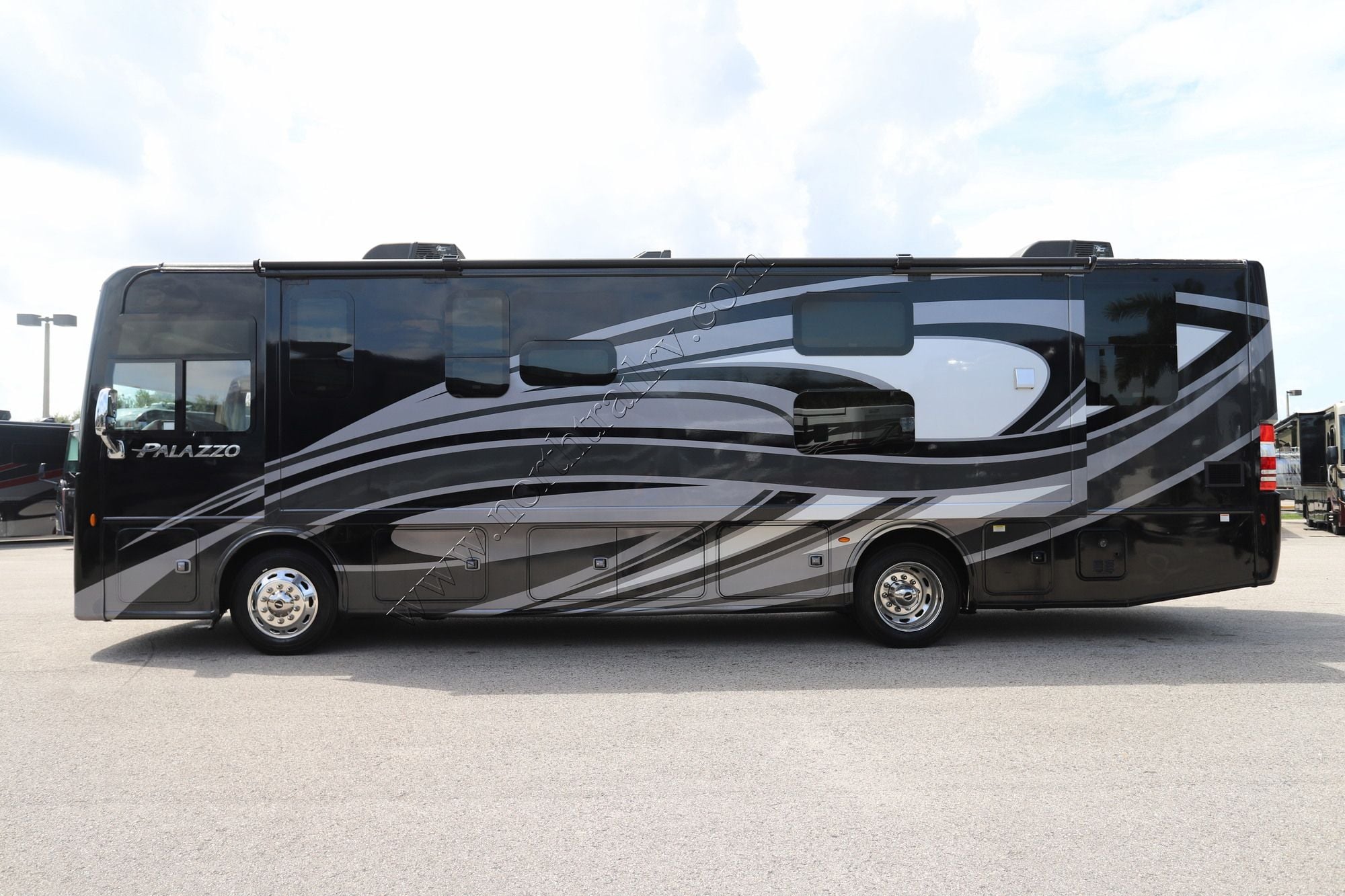 Used 2022 Thor Palazzo 33.5 Class A  For Sale