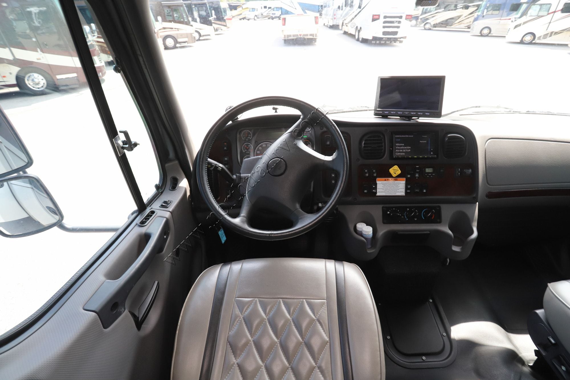 Used 2022 Dynamax Force 37TSHD Super C  For Sale