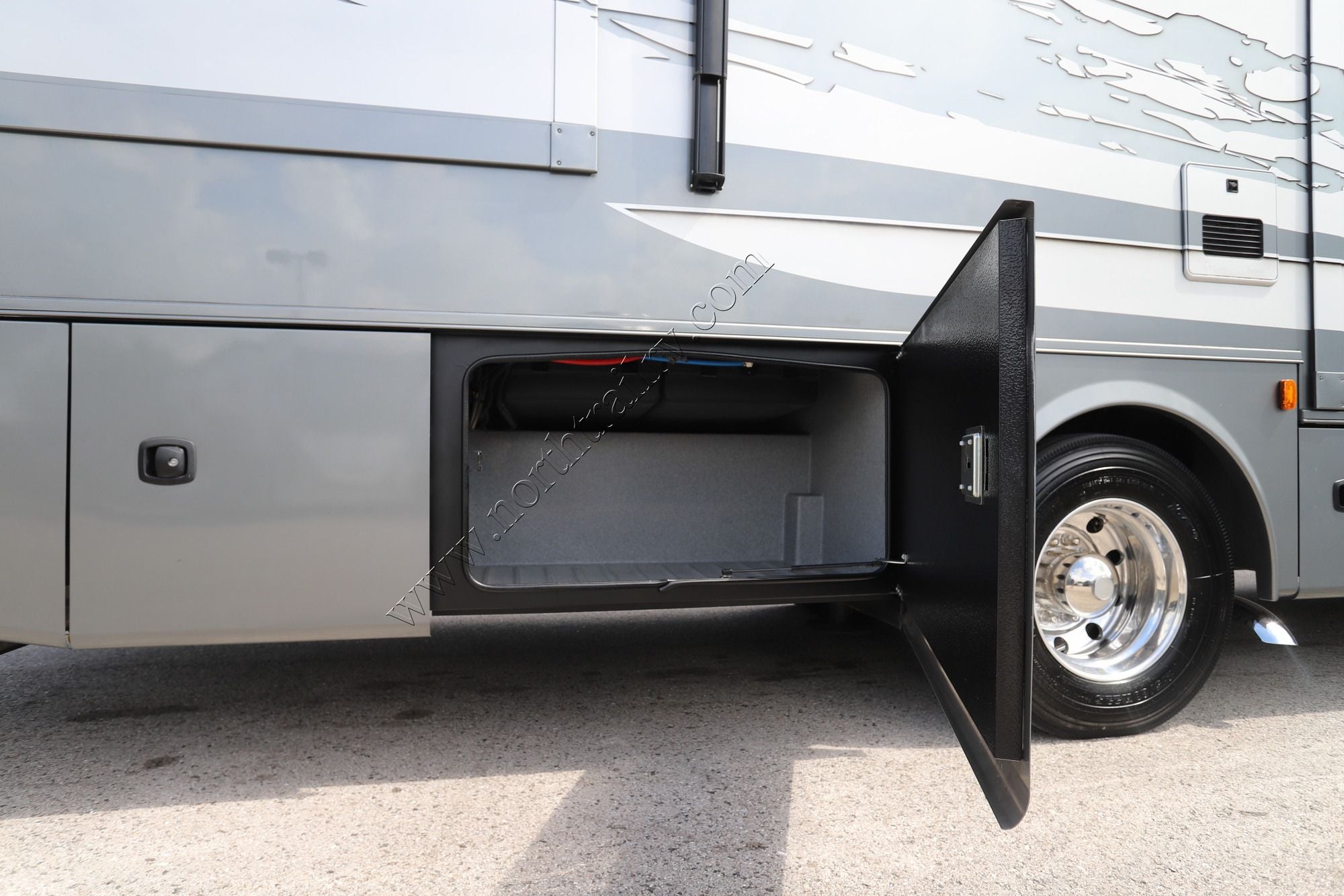 Used 2022 Dynamax Force 37TSHD Super C  For Sale