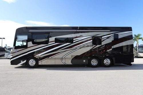2027 Newmar Mountain Aire 3825
