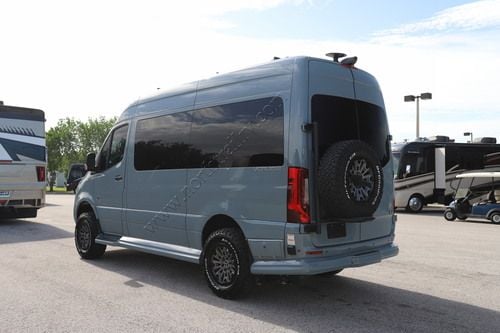 2025 Ogv Luxury Coach V-Cruise 8OBA