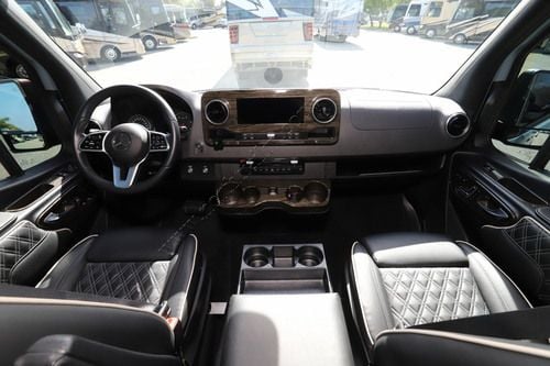 2025 Ogv Luxury Coach V-Cruise 8OBA