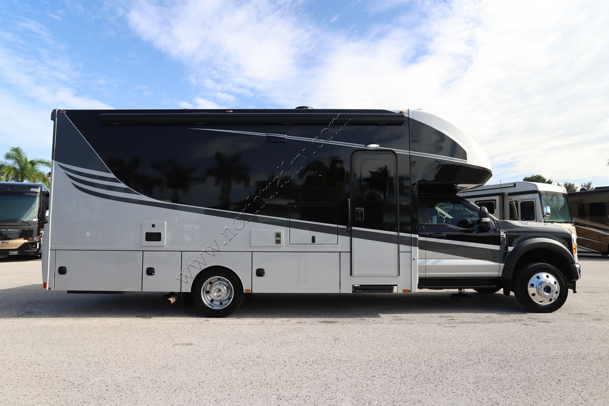 Used 2024 Renegade Rv Veracruz 30VRM Super C  For Sale
