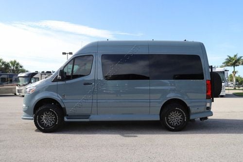 2025 Ogv Luxury Coach V-Cruise 8OBA