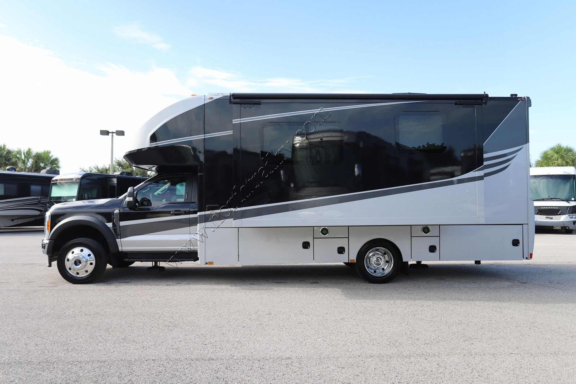 Used 2024 Renegade Rv Veracruz 30VRM Super C  For Sale