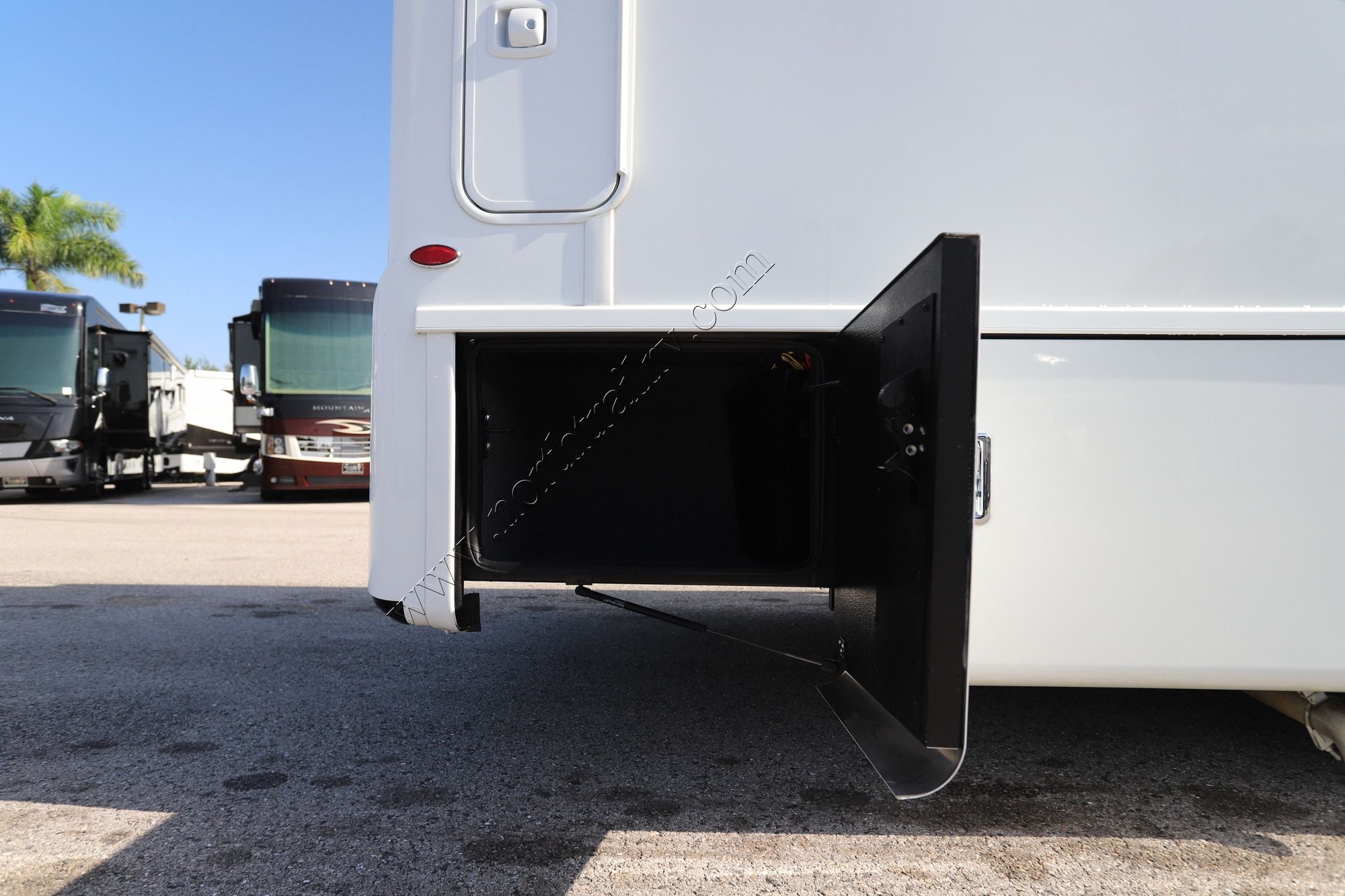 New 2027 Newmar Freedom Aire 2515 Class C  For Sale