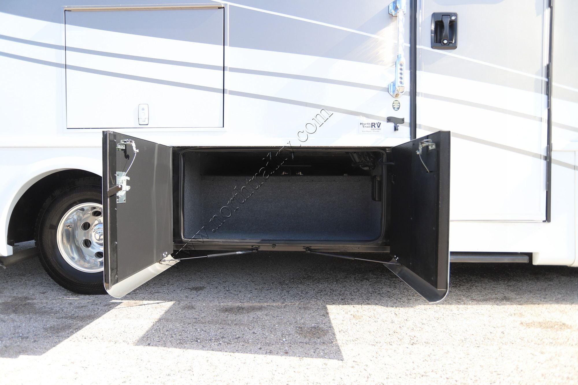 New 2027 Newmar Freedom Aire 2515 Class C  For Sale