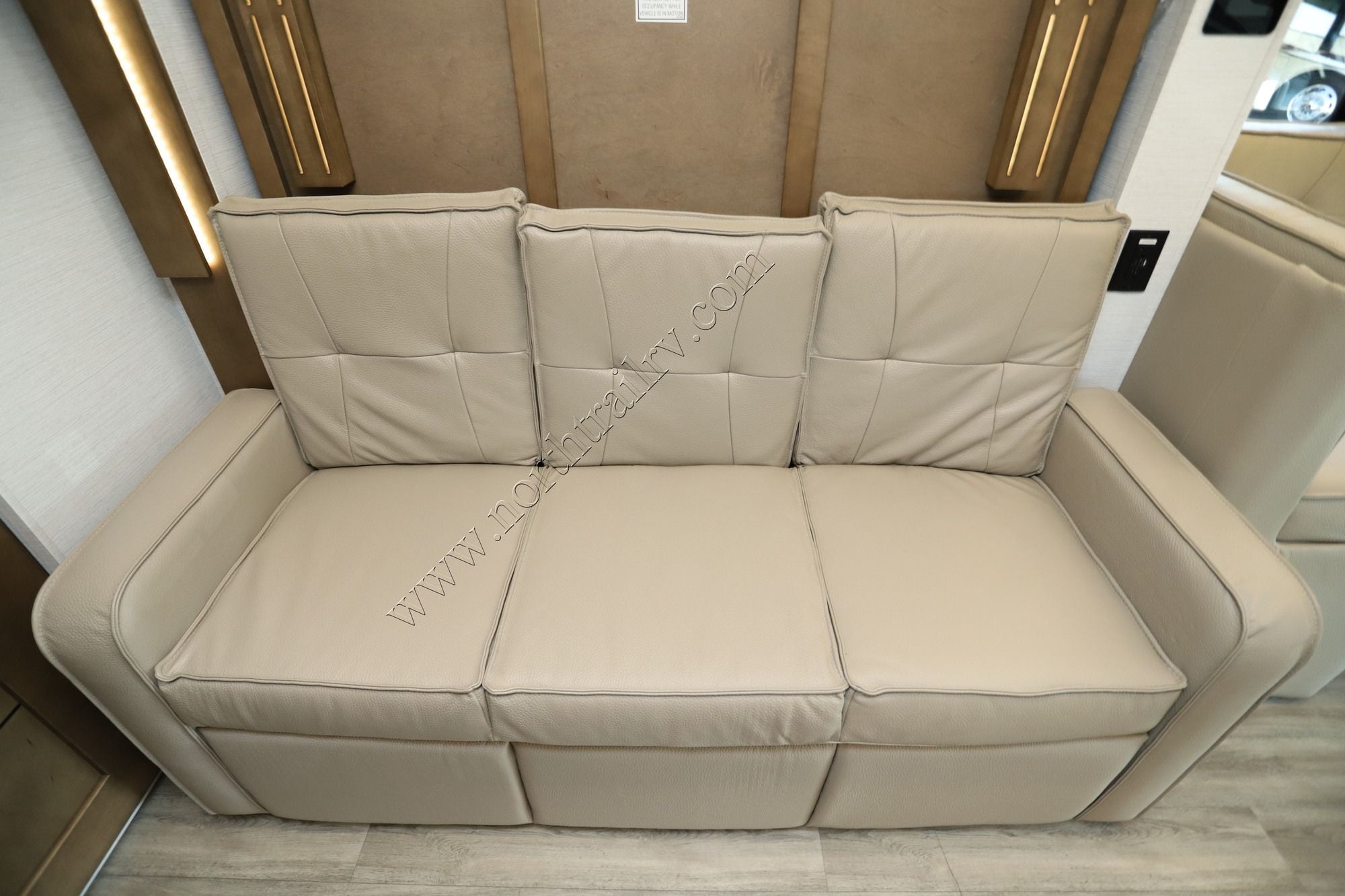 New 2027 Newmar Freedom Aire 2515 Class C  For Sale