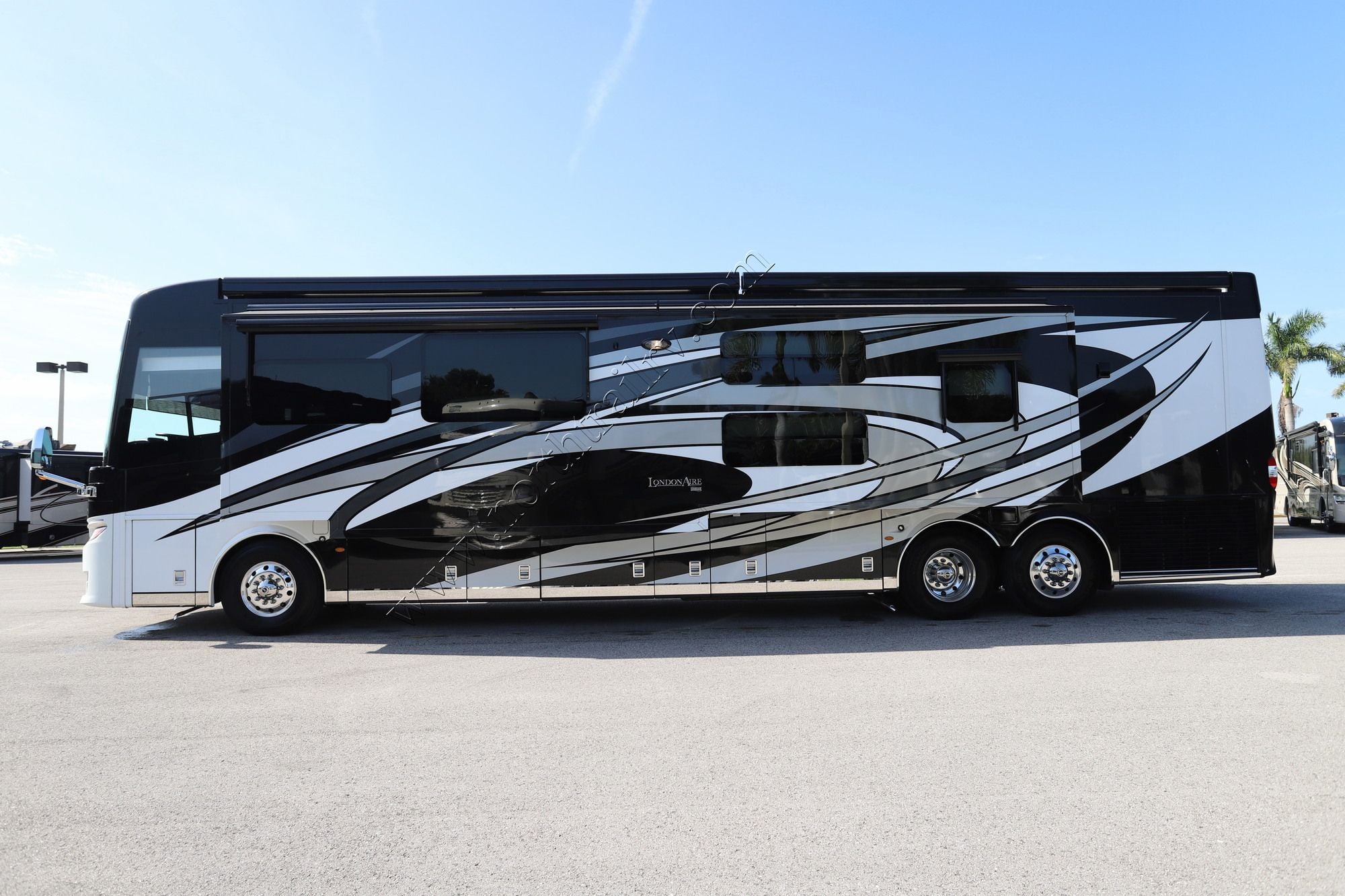 Used 2021 Newmar London Aire 4535 Class A  For Sale