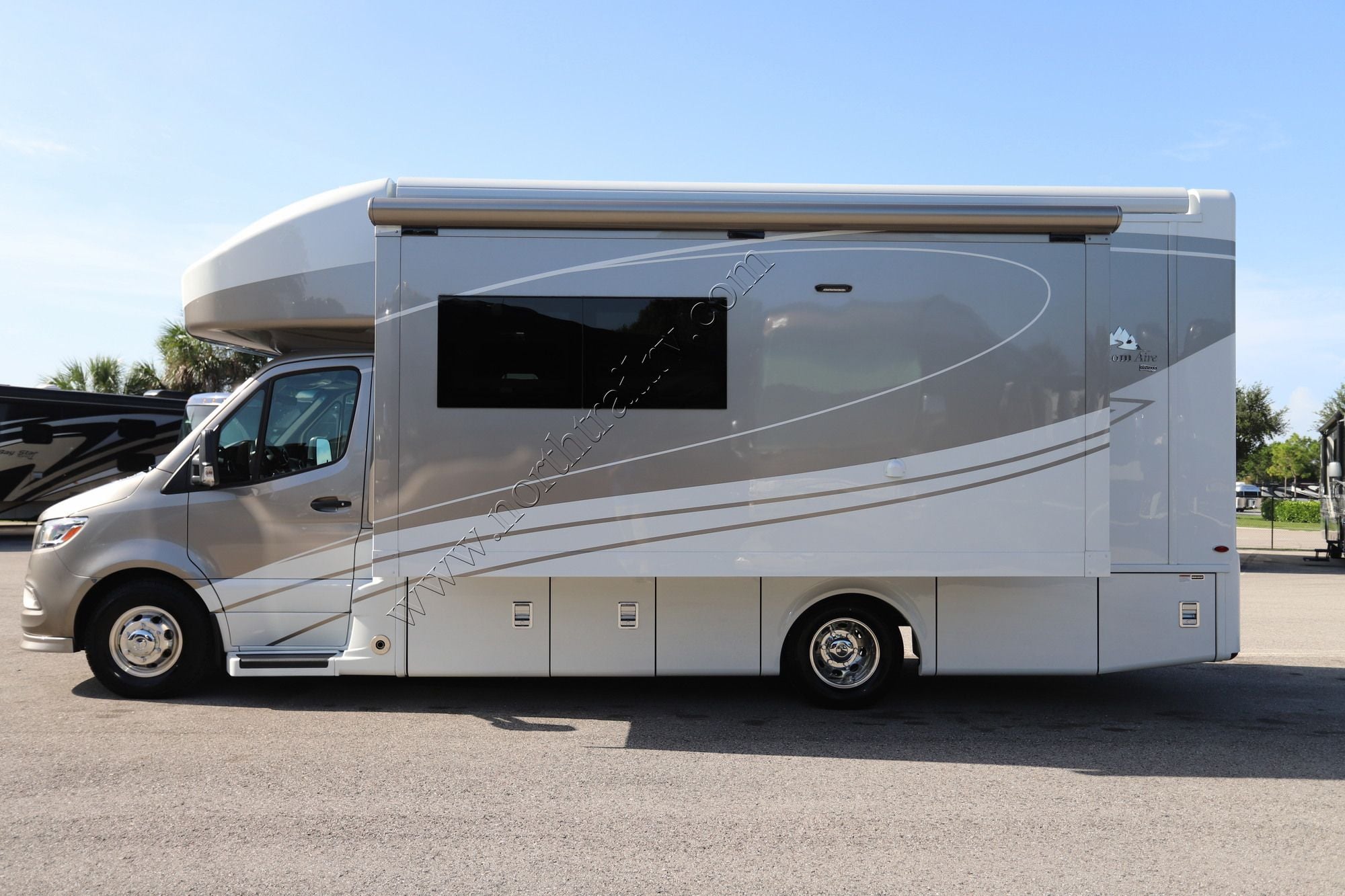 New 2027 Newmar Freedom Aire 2515 Class C  For Sale