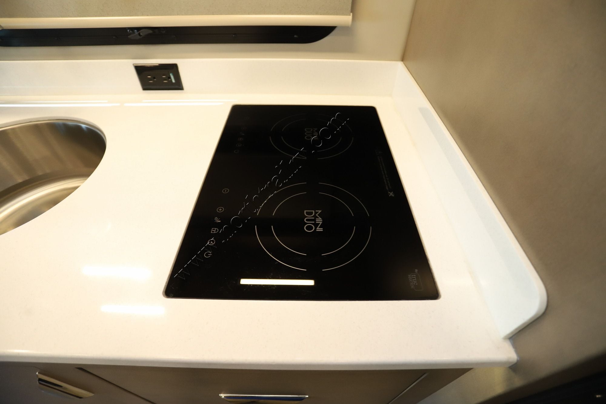 Used 2027 Renegade Rv Vienna 25FWS Class C  For Sale