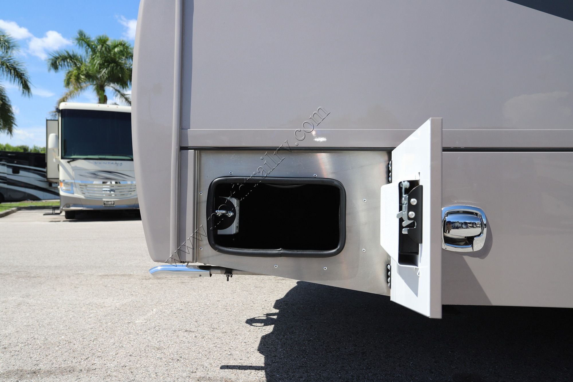 Used 2027 Renegade Rv Vienna 25FWS Class C  For Sale