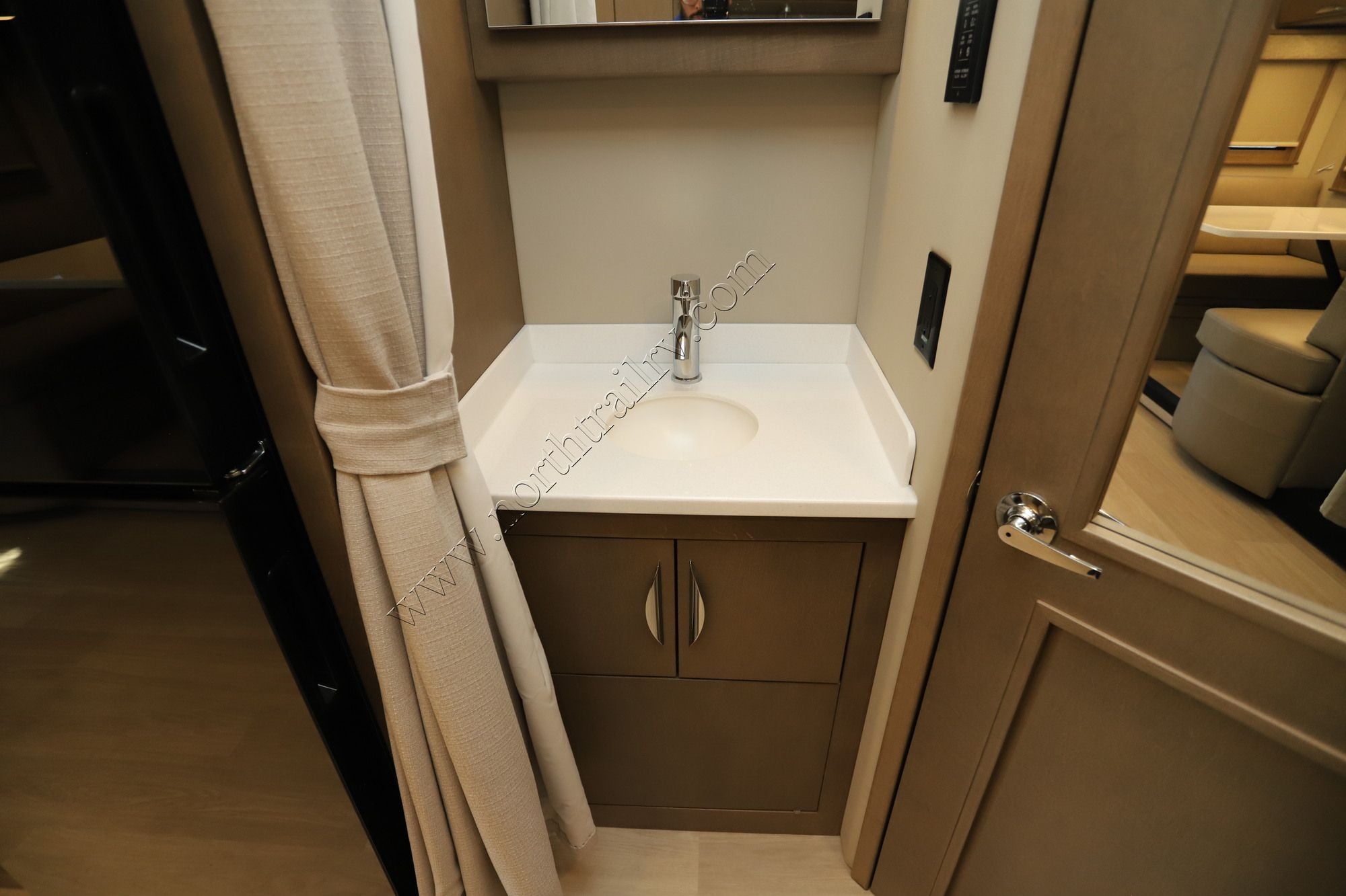 Used 2027 Renegade Rv Vienna 25FWS Class C  For Sale