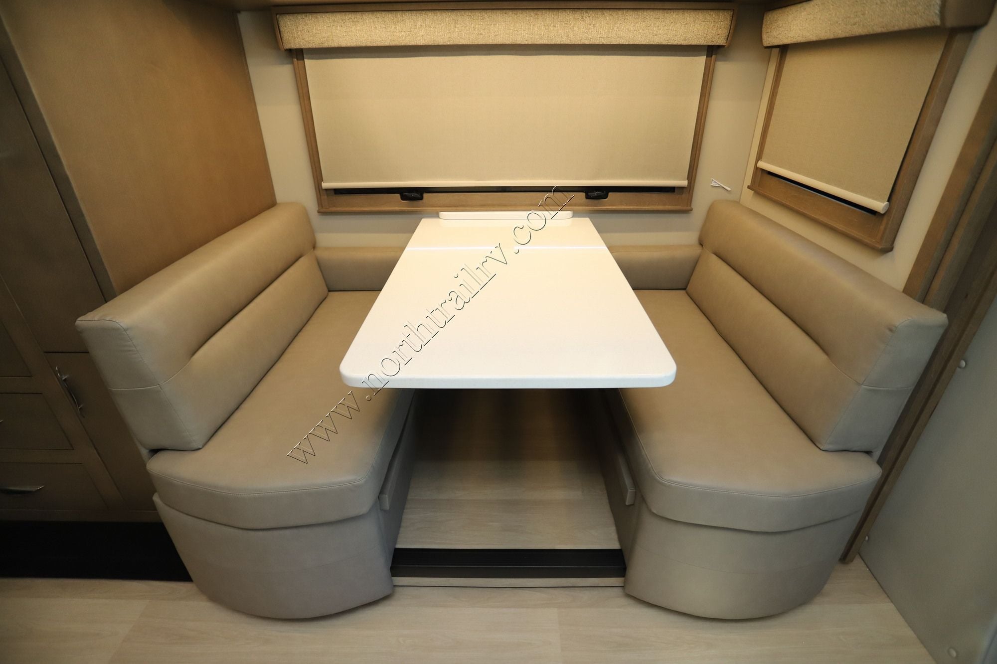 Used 2027 Renegade Rv Vienna 25FWS Class C  For Sale