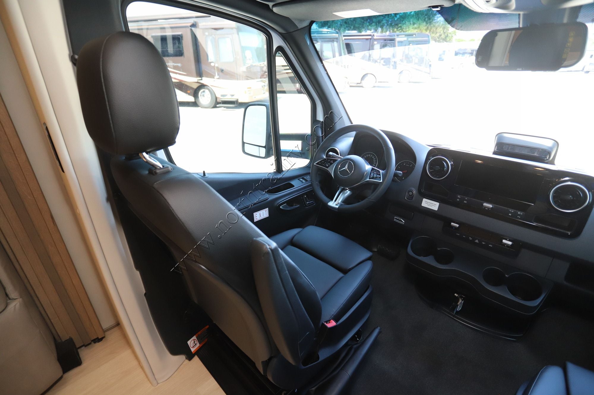 Used 2027 Renegade Rv Vienna 25FWS Class C  For Sale
