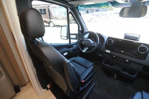 2027 Renegade Rv Vienna 25FWS