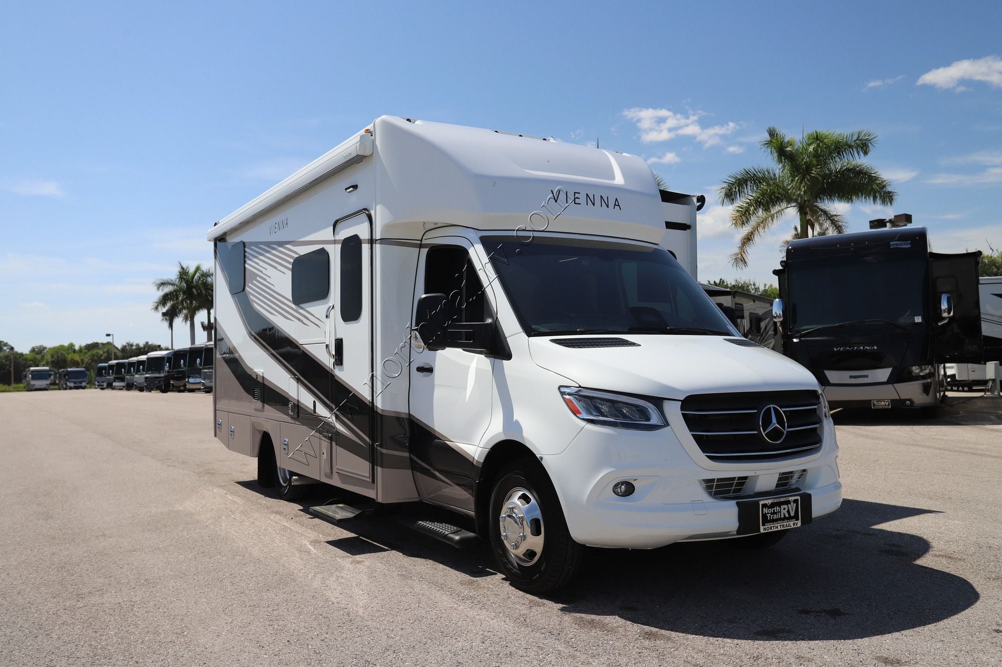 Used 2027 Renegade Rv Vienna 25FWS Class C  For Sale