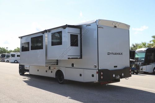 2027 Dynamax Isata 6 30FW4X4