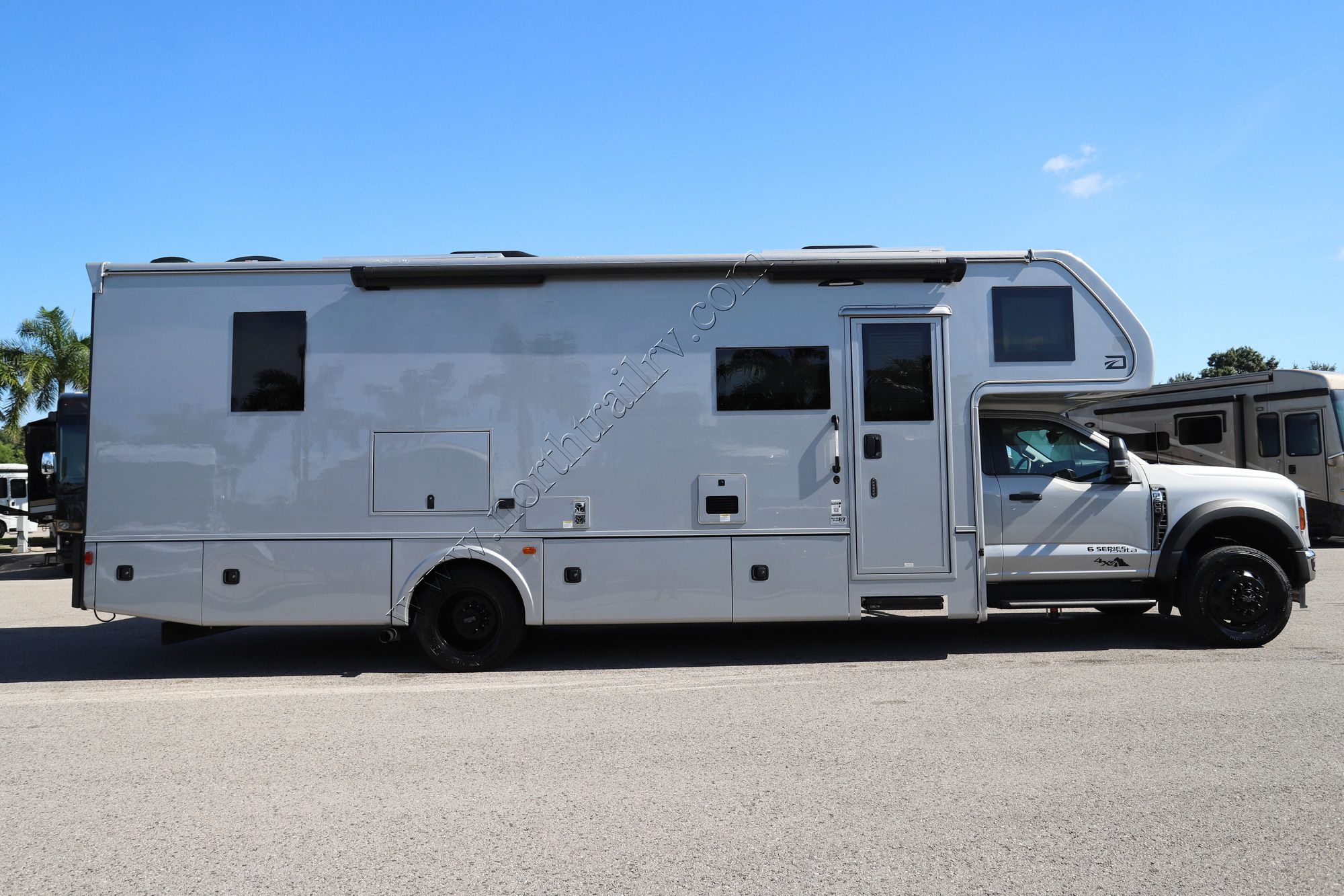 New 2027 Dynamax Isata 6 30FW4X4 Super C  For Sale