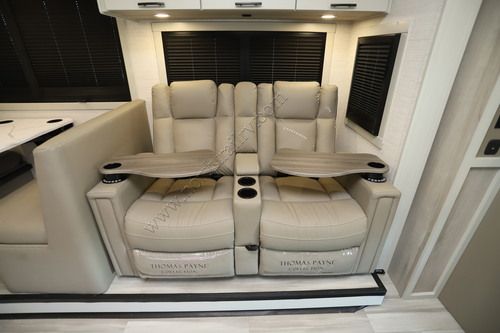 2027 Dynamax Isata 6 30FW4X4