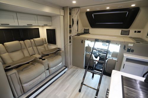 2027 Dynamax Isata 6 30FW4X4