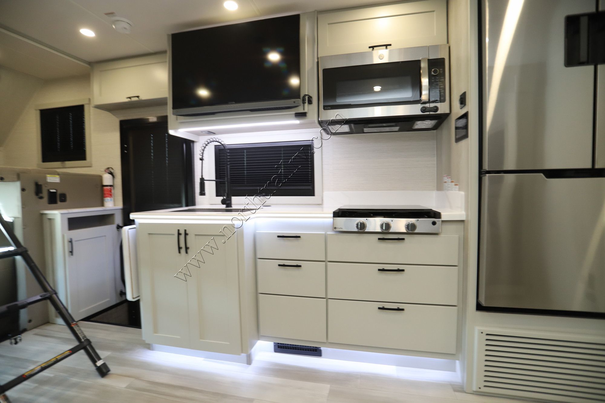 New 2027 Dynamax Isata 6 30FW4X4 Super C  For Sale