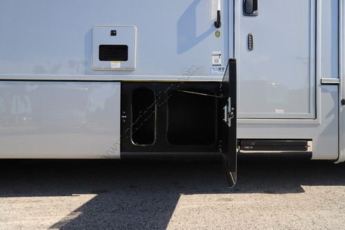 2027 Dynamax Isata 6 30FW4X4