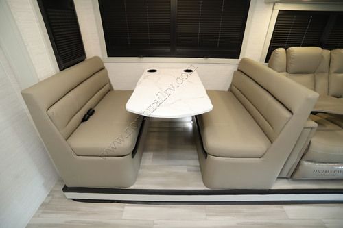 2027 Dynamax Isata 6 30FW4X4