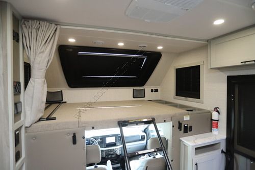 2027 Dynamax Isata 6 30FW4X4