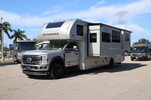 2027 Dynamax Isata 6 30FW4X4