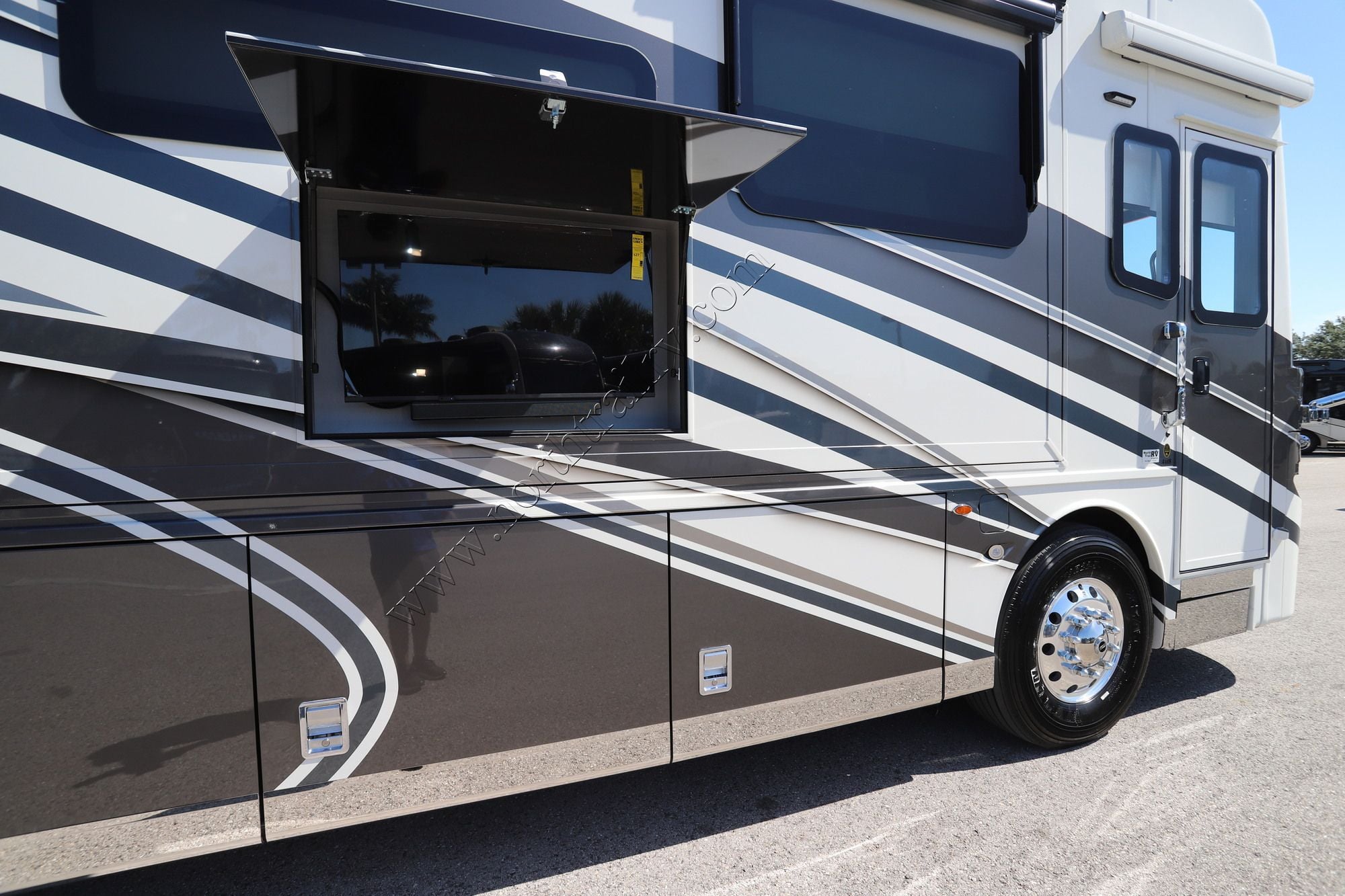 New 2027 Newmar Mountain Aire 4118 Class A  For Sale