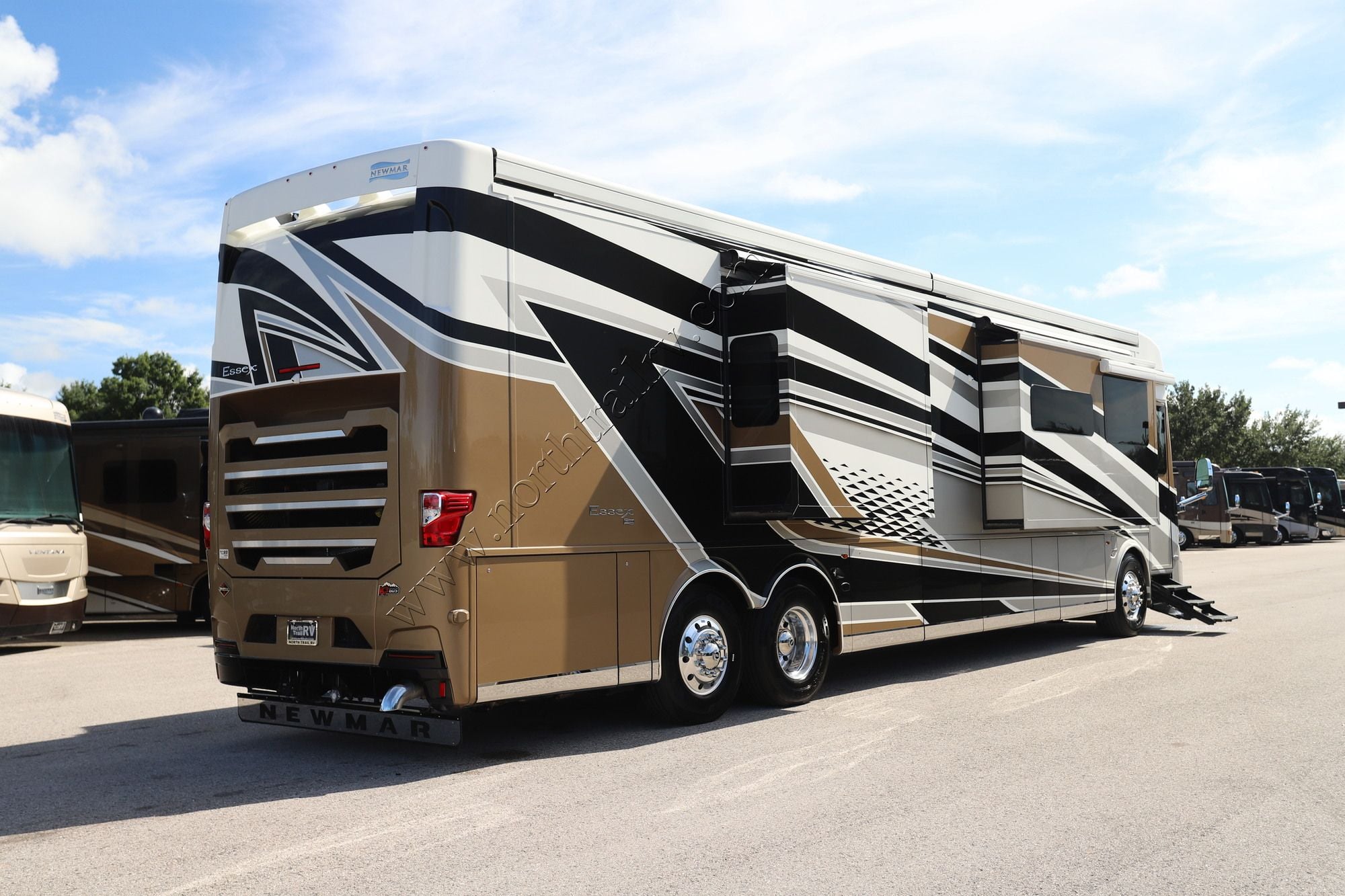 New 2027 Newmar Essex 4569 Class A  For Sale