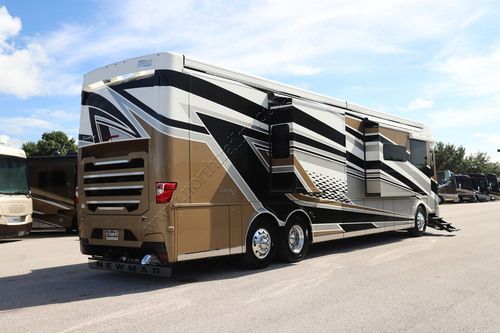 2027 Newmar Essex 4569 Class A