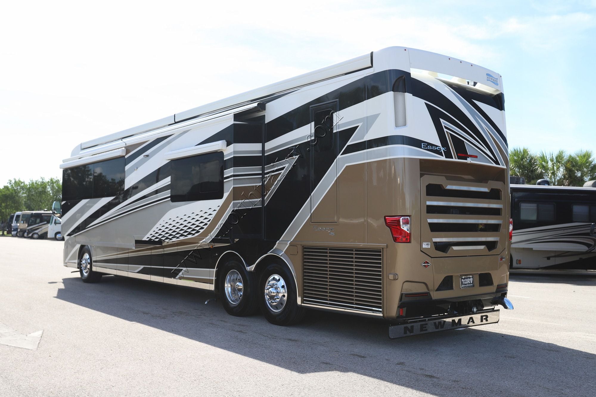 New 2027 Newmar Essex 4569 Class A  For Sale