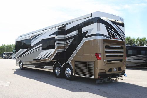 2027 Newmar Essex 4569 Class A