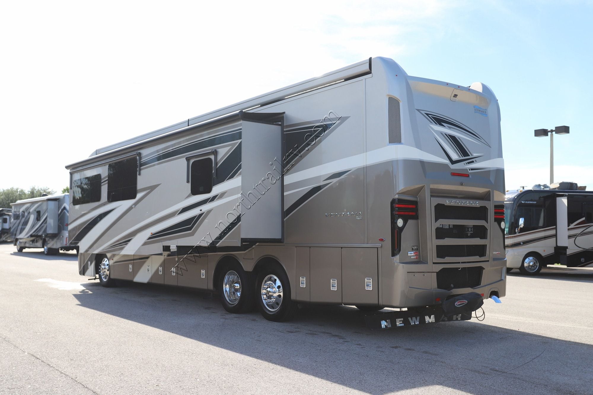 Used 2022 Newmar Ventana 4037 Class A  For Sale
