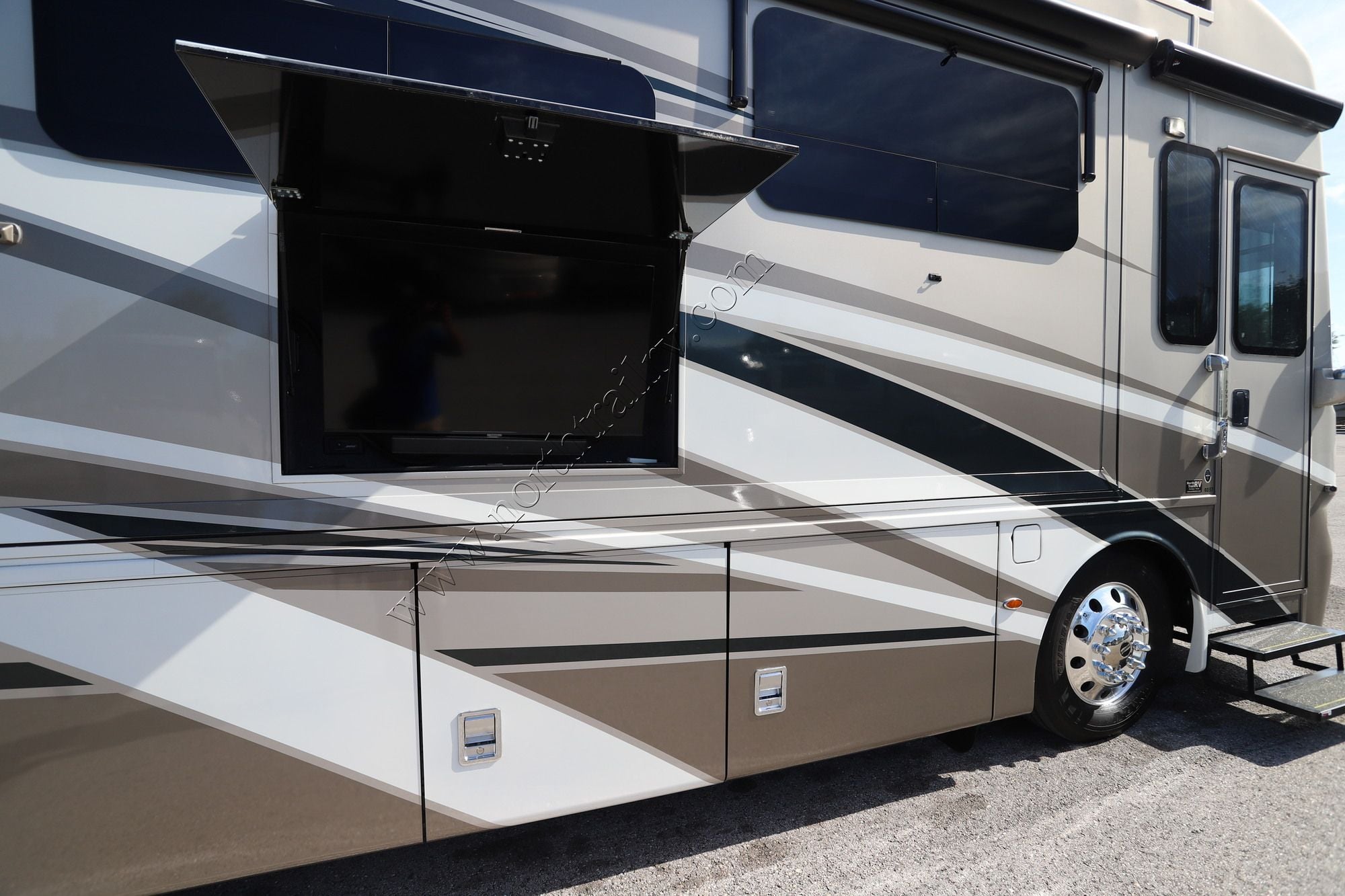 Used 2022 Newmar Ventana 4037 Class A  For Sale