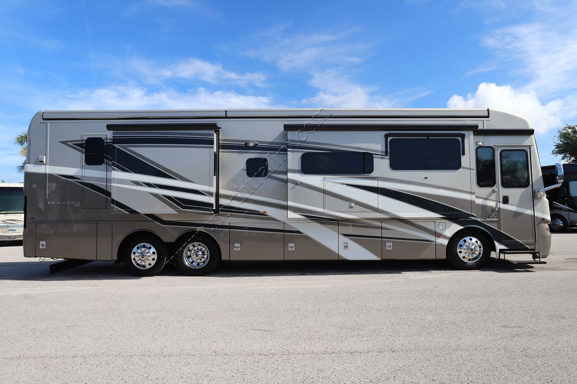 Used 2022 Newmar Ventana 4037 Class A  For Sale