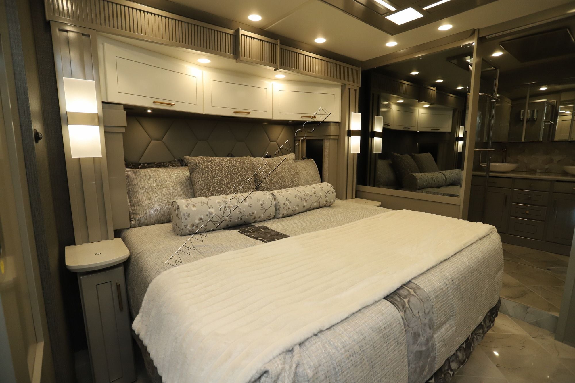 New 2027 Newmar Essex 4569 Class A  For Sale