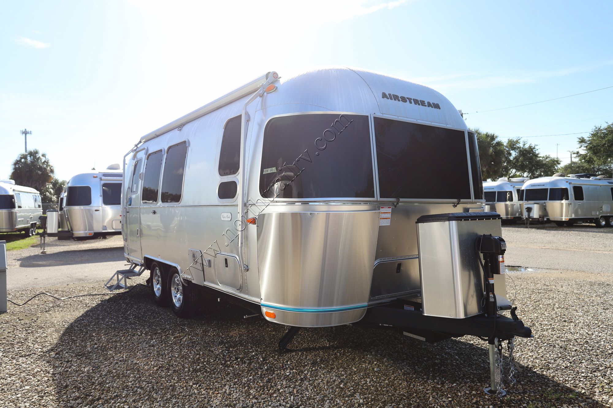 New 2027 Airstream Flying Cloud 23FB Travel Trailer  For Sale