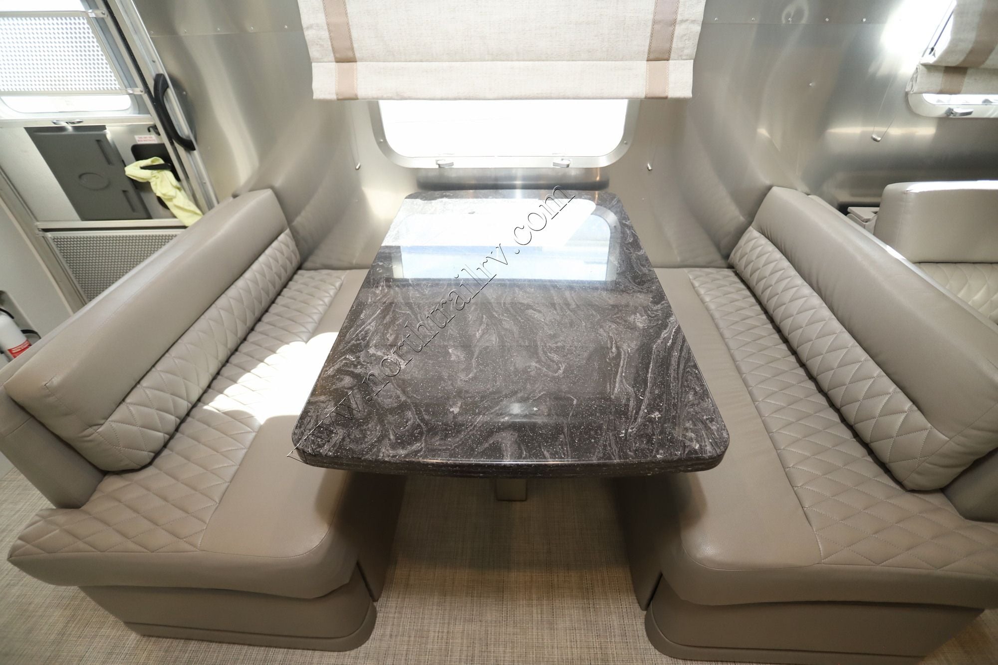 Used 2022 Airstream Classic 33FB Travel Trailer  For Sale
