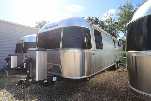 2022 Airstream Classic 33FB Travel Trailer