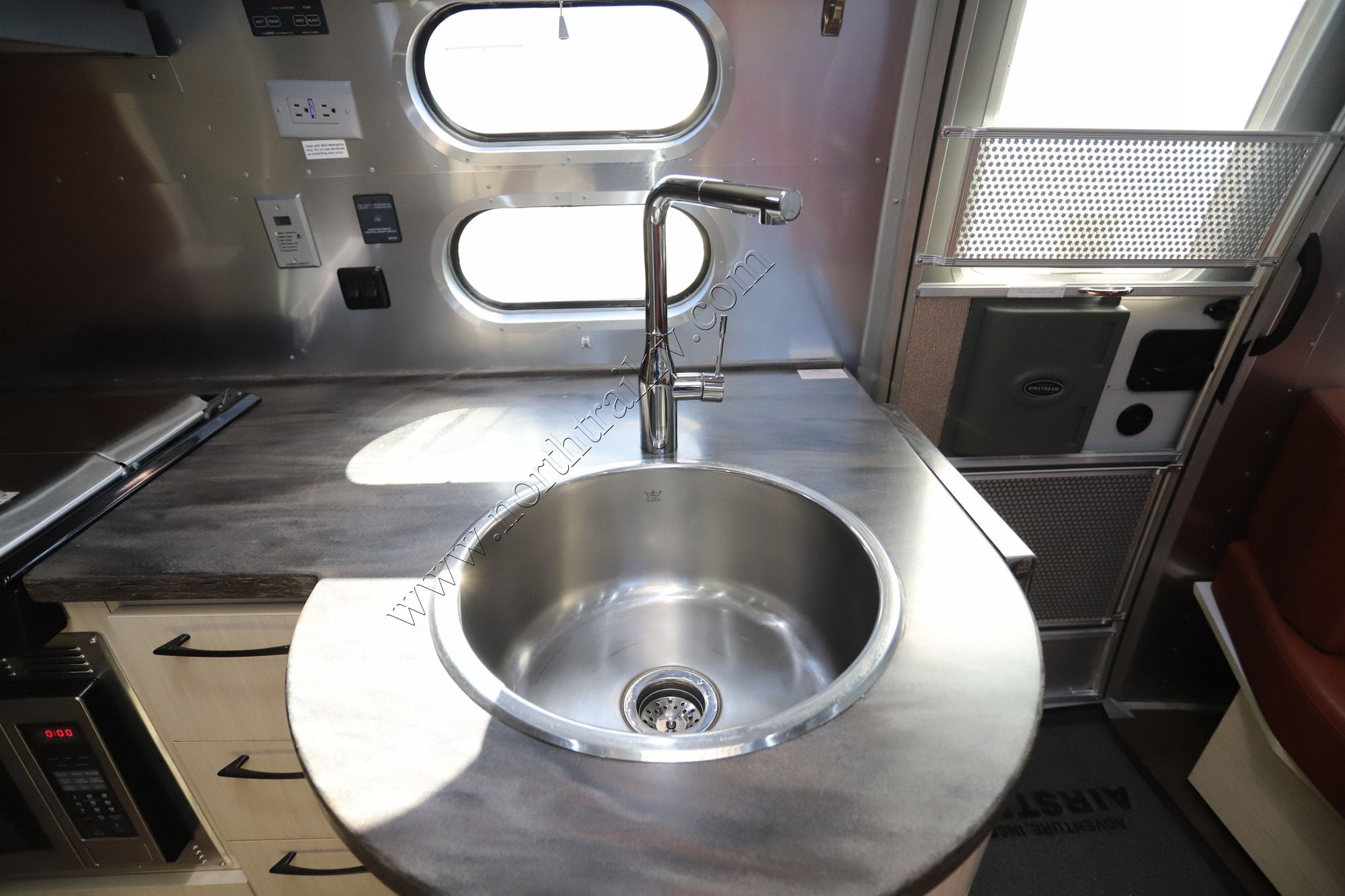 New 2018 Airstream International 25FBQ Travel Trailer  For Sale