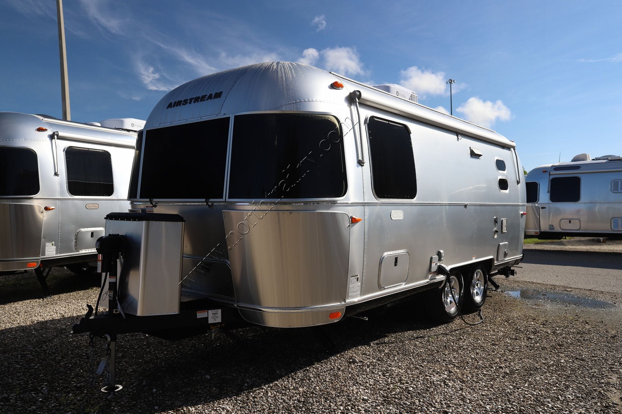 New 2027 Airstream Flying Cloud 23FB Travel Trailer  For Sale