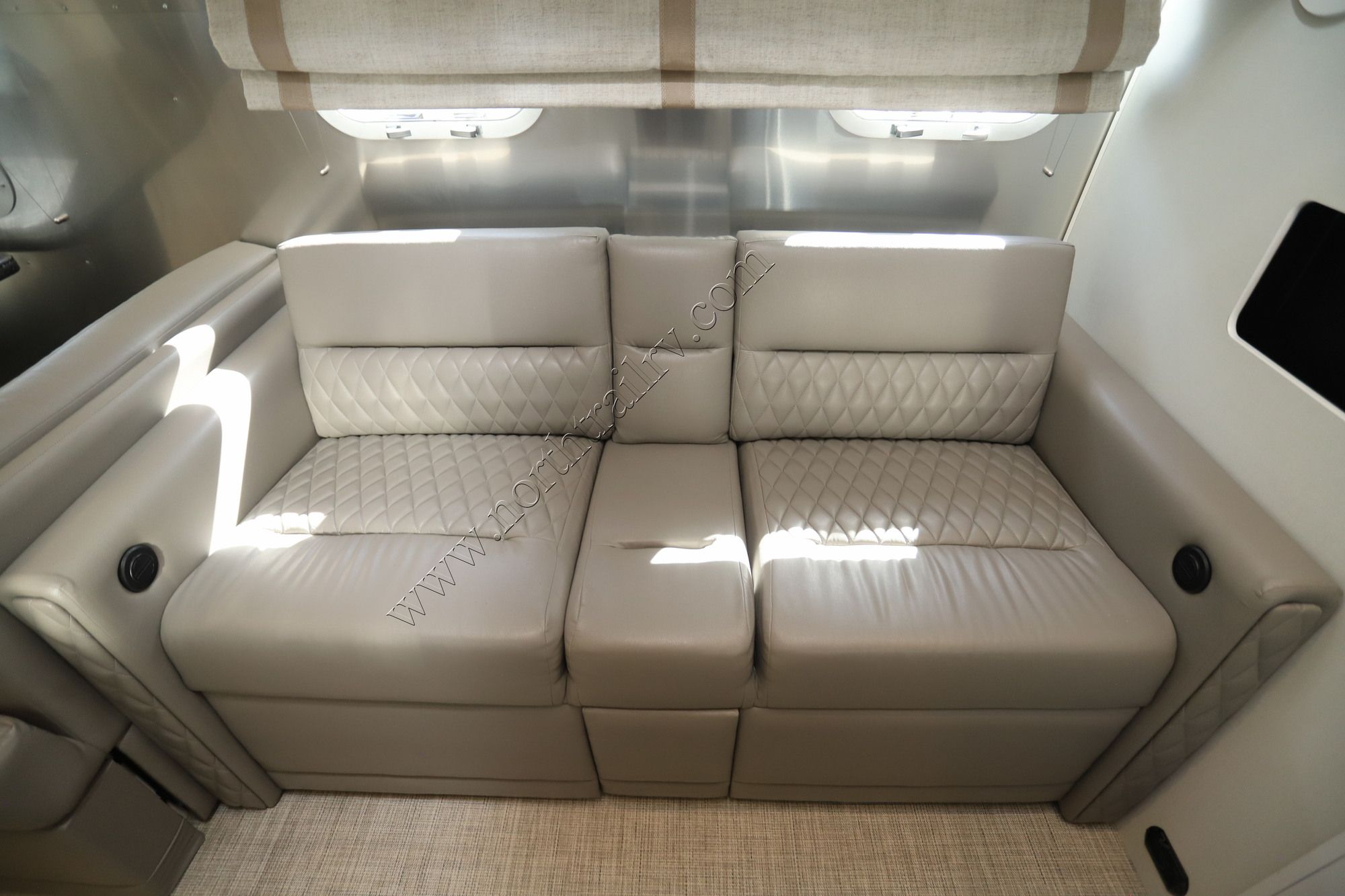 Used 2022 Airstream Classic 33FB Travel Trailer  For Sale