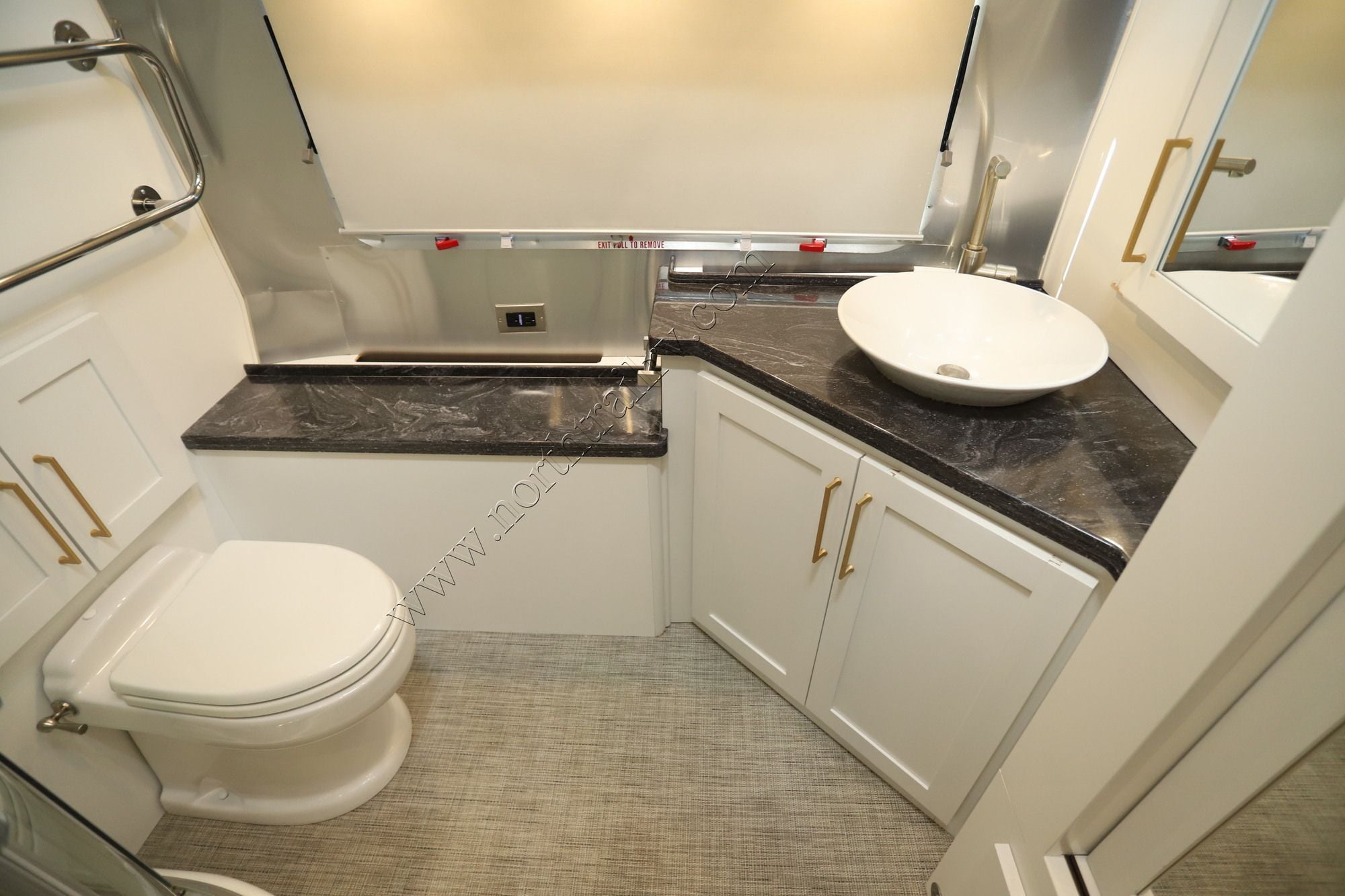 Used 2022 Airstream Classic 33FB Travel Trailer  For Sale