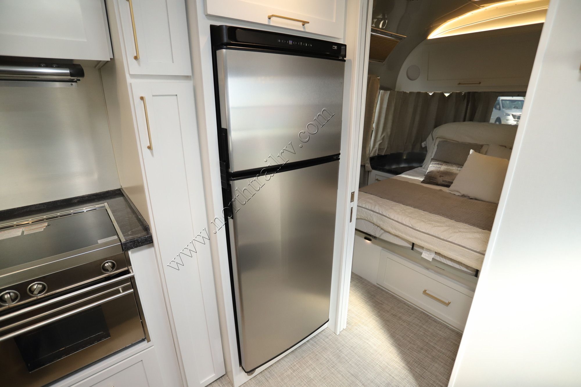 Used 2022 Airstream Classic 33FB Travel Trailer  For Sale